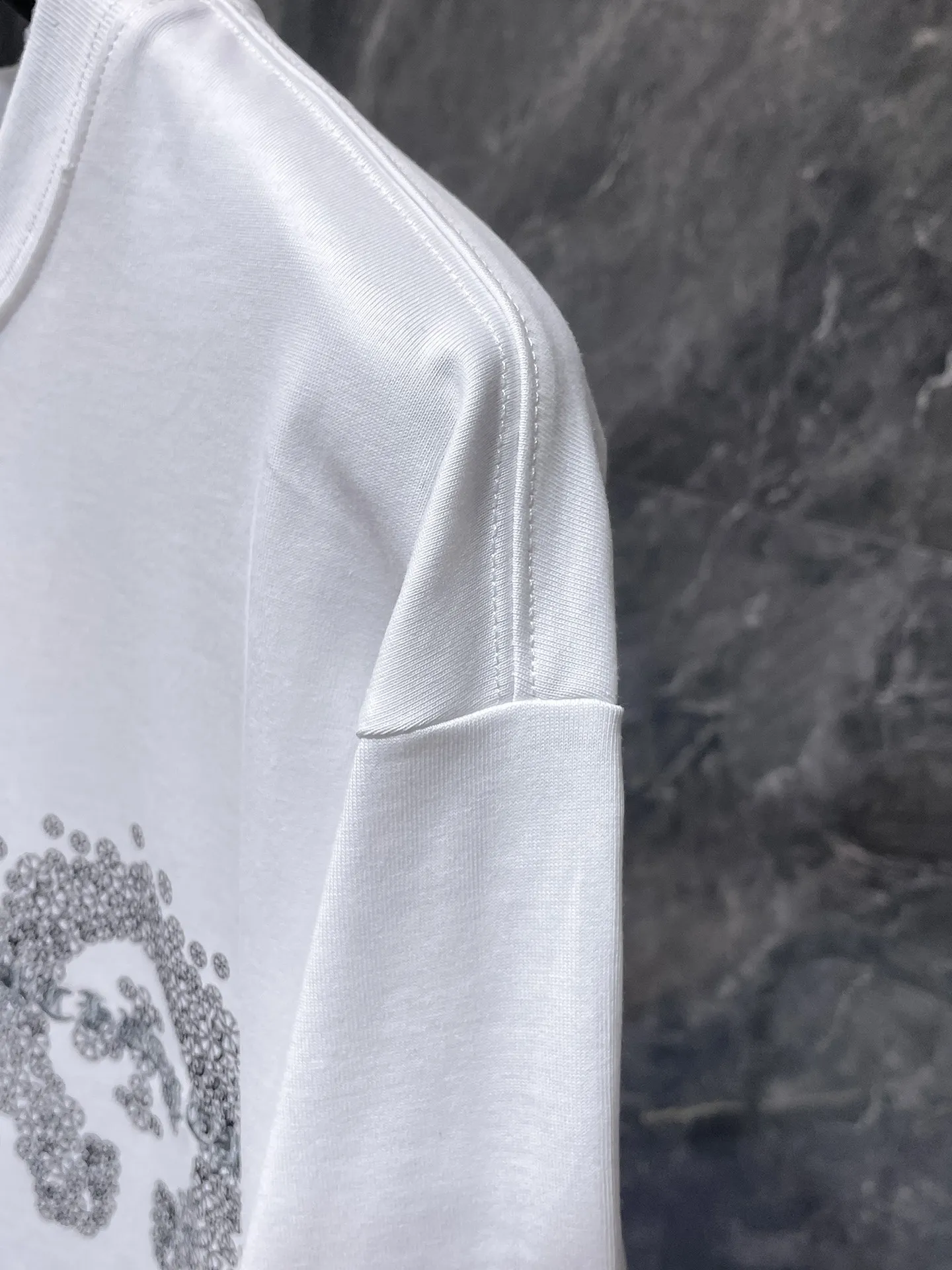 P180 New for summer Chrome Hearts 25ss frayed version, high weight, environmentally friendly, high-quality top-grade fabric, 280g Cromat hoof Sanskrit cross embroidery, hand-painted short sleeves, vacuum embroidery method! Heavy embroidery! ! ! Tens of thousands of needles! ! Counter synchronization 1:1 replica version Recommended colors: black white gray code size: S, M, L, XL